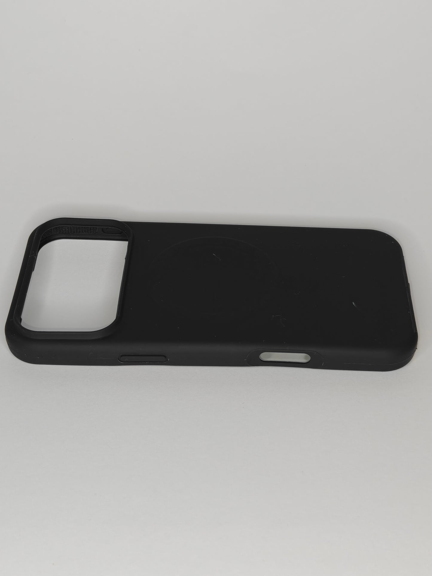 iPhone 17 Pro Max Juodas dėklas su Magsafe