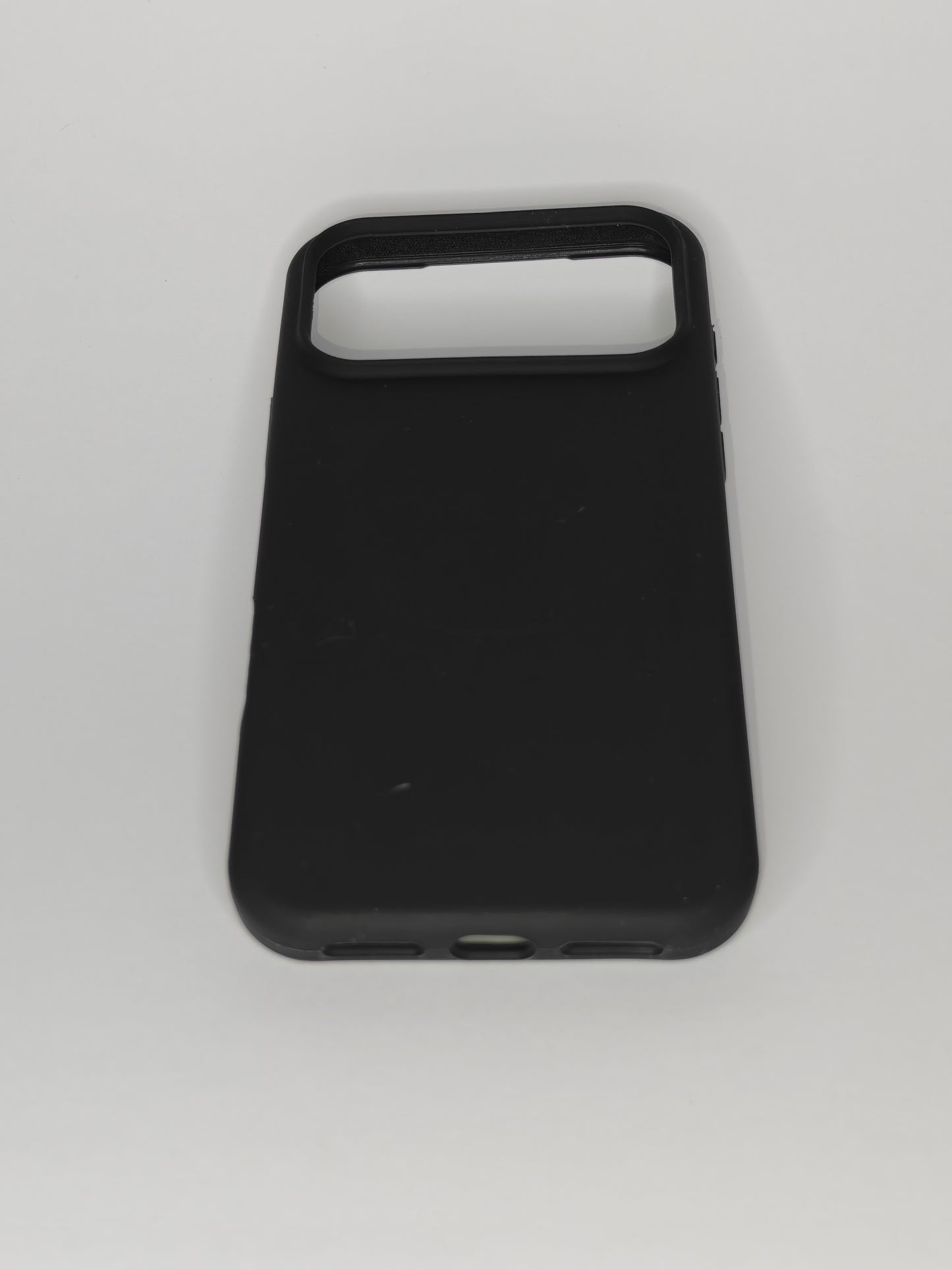iPhone 17 Pro Max Juodas dėklas su Magsafe